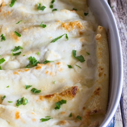 Crepe Cannelloni with Cheese and White Sauce