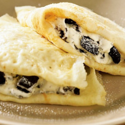 Crepes with cookies and cream