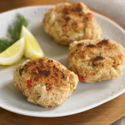 Crispy Crab Cakes with Roasted Red Pepper and Garlic Aioli