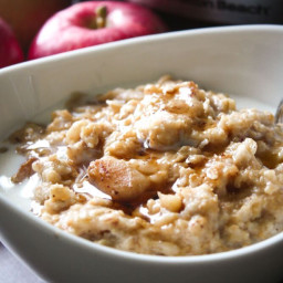 Crock Pot Oatmeal with Apples and Cinnamon