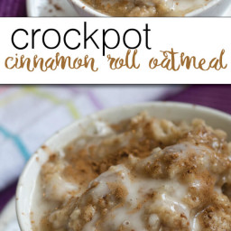 Crockpot Cinnamon Roll Oatmeal