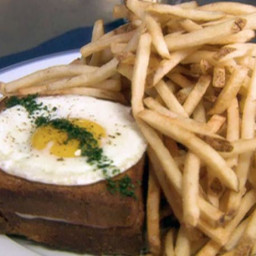 Croque-Madame, Sauce Mornay (Grilled Ham and Cheese Sandwich with a Fried E