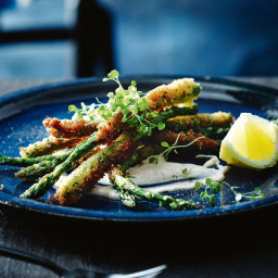 Crumbed asparagus with smoked salmon sauce