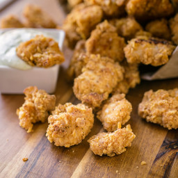 Crunchy-Baked Garlic “Popcorn” Chicken with Creamy Parmesan-Ranch Dipping S