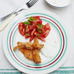 Crunchy chicken pieces with a herby yoghurt dip