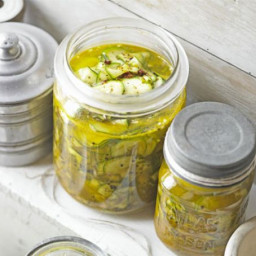 Crunchy courgette pickle