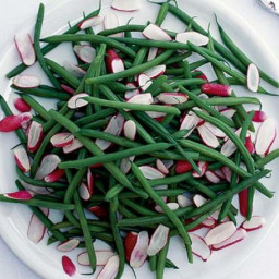 Crunchy green beans with radishes