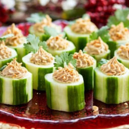 Cucumber Cups with Creamy Peanut Chicken
