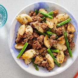 Curried Beef & Rice Cakes with Mushrooms & Green Beans