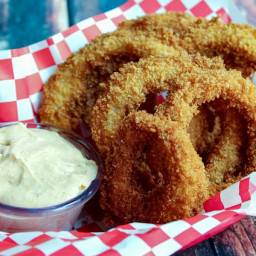 Deep Fried Onion Rings With Dipping Sauce