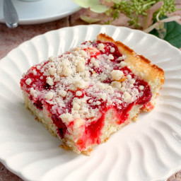 Delicious Cherry Cake with Crumb Topping