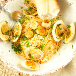 Delicious Pasta With Clams And Scallops - Recipe Tutorial