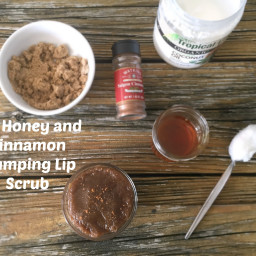 DIY Honey and Cinnamon Plumping Lip Scrub