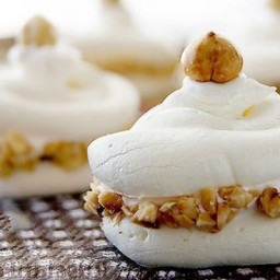 Double meringue with cream and hazelnuts