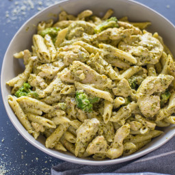 Easy 20 minute Pesto Chicken and Broccoli Pasta