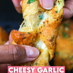 Easy Air Fryer Cheesy Garlic Crescent Rolls + Video