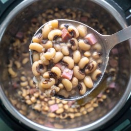 Easy Black Eyed Peas Recipe [Instant Pot or stove]
