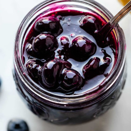 Easy Blueberry Sauce (6 Ingredients)