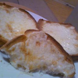 easy-cheesy-garlic-bread-10.jpg