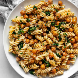 easy-chickpea-pasta-with-spinach-2999045.jpg