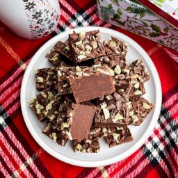 EASY Chocolate Mint Fudge Recipe (3 Ingredients!)