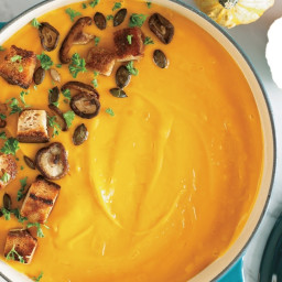 Easy, Creamy Vegan Pumpkin Soup with White Beans 