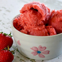 easy-freezer-strawberry-sorbet-772cb3.jpg