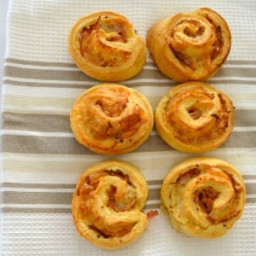 Easy Ham and Cheese Scrolls