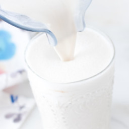 Easy Homemade Cashew Milk (Refined Sugar-Free)
