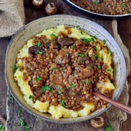 Easy lentil stew with mashed potatoes