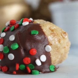 Easy No Bake Christmas Peanut Butter Balls Recipe!