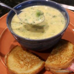 Easy One Pot Broccoli Cheese Soup