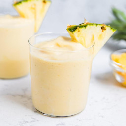 EASY Pineapple Smoothie (5 ingredients & 5 minutes!)