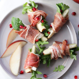 Easy Prosciutto Wrapped Pears with Arugula