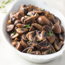 Easy Sauteed Mushrooms in Wine and Butter Sauce With Thyme