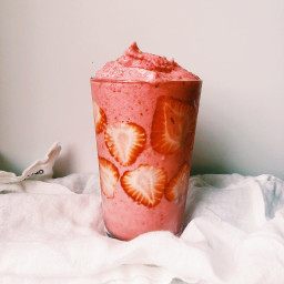 Easy Simple Red Berry Smoothie