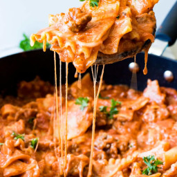 Easy Skillet Lasagna Recipe (30 Minutes & One Pot!)