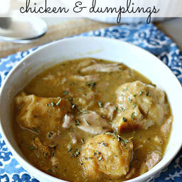 {Easy} Slow Cooker Chicken and Dumplings