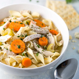 Easy Slow Cooker Chicken Noodle Soup Recipe