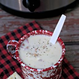 Easy Slow Cooker Clam Chowder