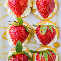 Easy Strawberries and Cream Appetizer