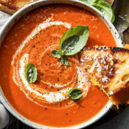 Easy Tomato and Roasted Red Pepper Soup