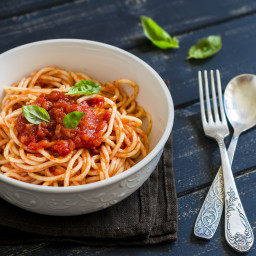 easy-tomato-garlic-pasta-339669.jpg