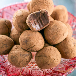 easy-vegan-chocolate-truffles-2132049.jpg