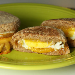 egg-and-cheese-breakfast-sandwiches-2171111.jpg