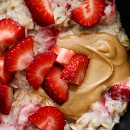 Egg White Oatmeal With Strawberries and Peanut Butter