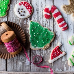 eggnog-scented-christmas-sugar-cookies-with-easy-vanilla-icing-1337029.jpg