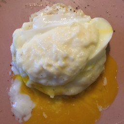 eggs-benedict-with-cheese-sauce-10.jpg