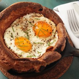 Eggy Puds (Breakfast Yorkshire Puddings With Bacon and Fried Eggs)