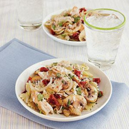 farfalle-with-chicken-and-sun-dried-tomatoes-1626527.jpg